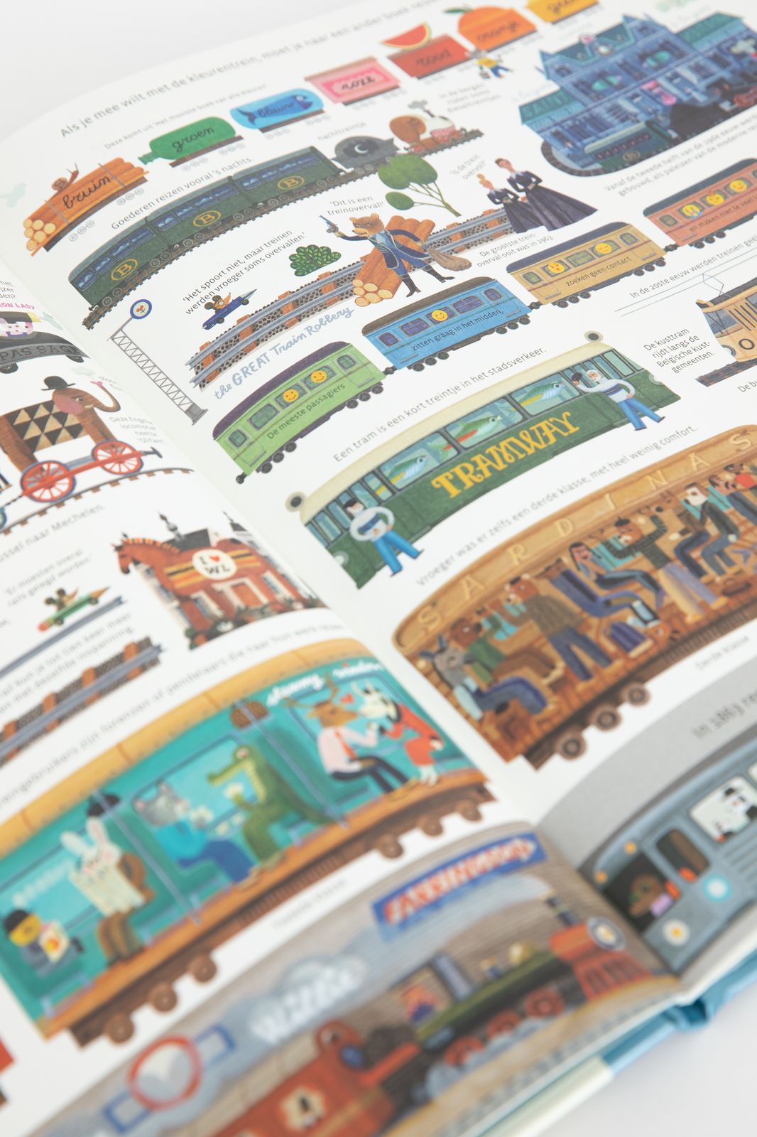Het vrolijkste en grootste boek van alle voertuigen - Homeland | Sissy-Boy