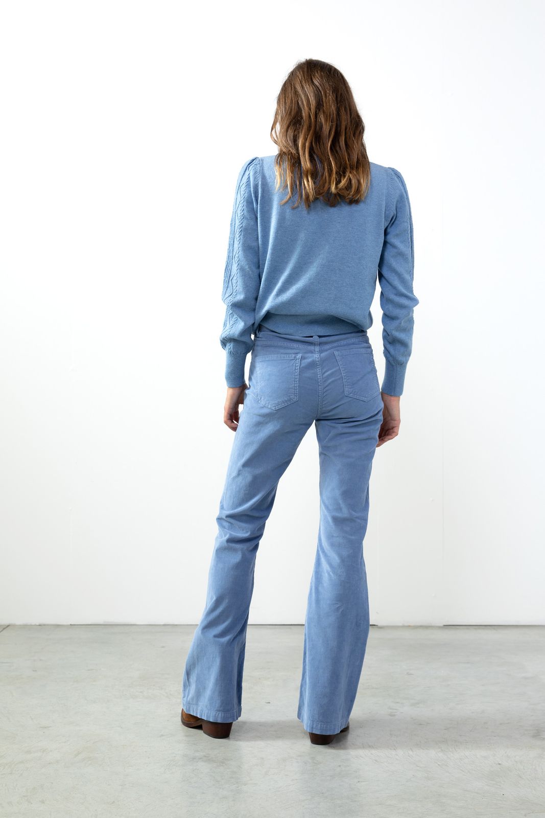 Hellblaue Cord-Schlaghose