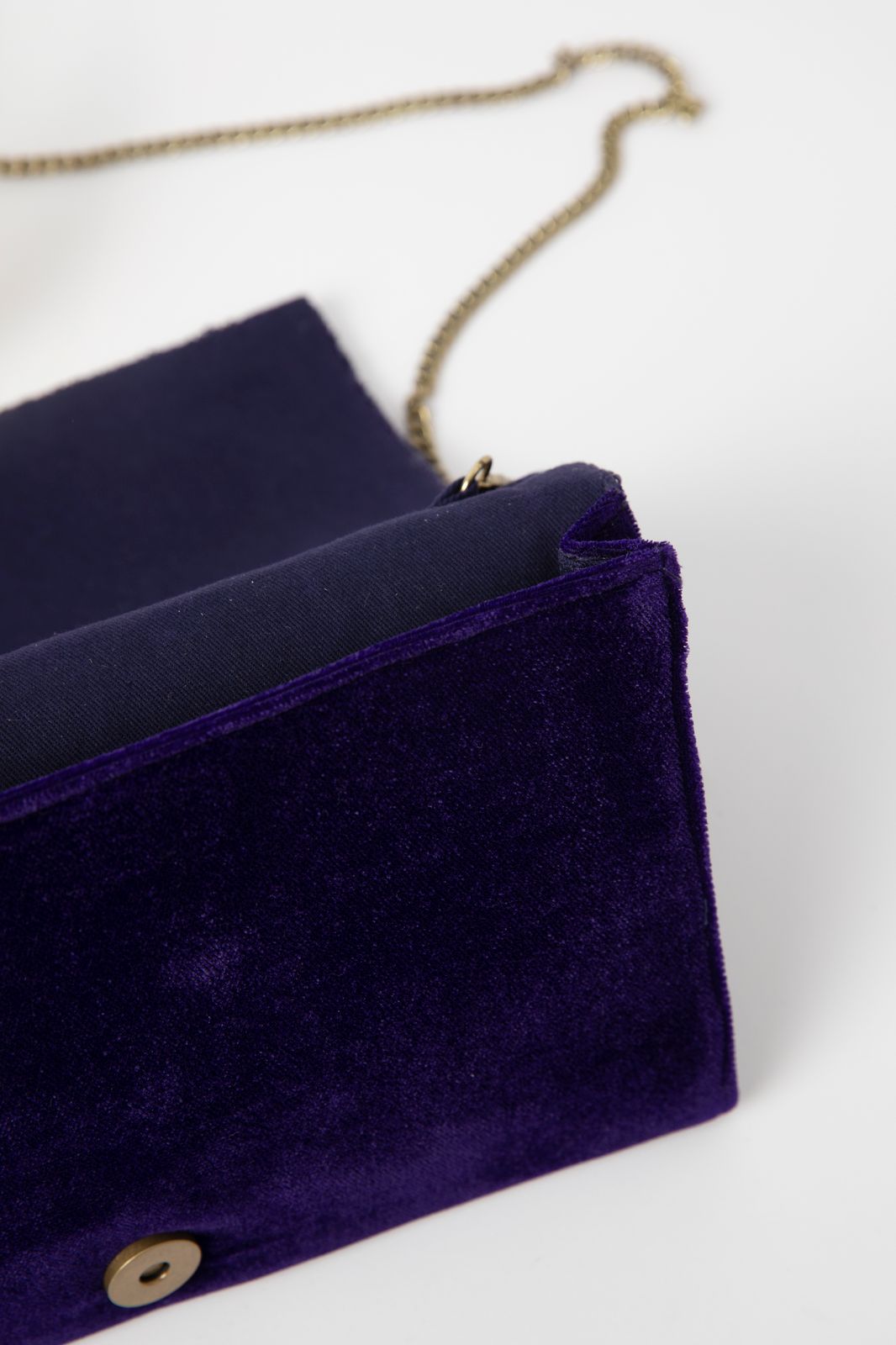 Envelop-Tasche mit Perlenstickerei - lila
