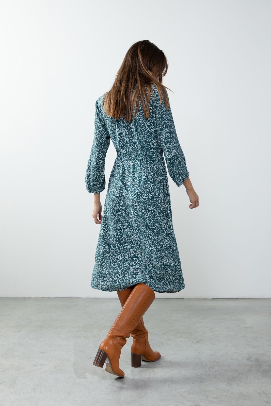 Grünes Kleid mit Print 