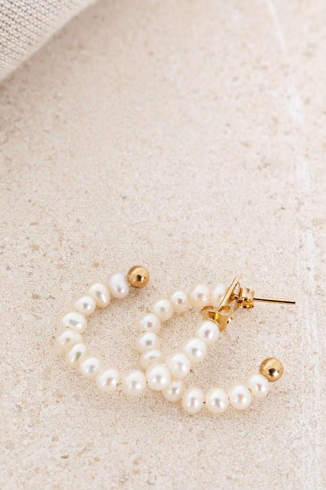 Anneaux plaqués or avec perles