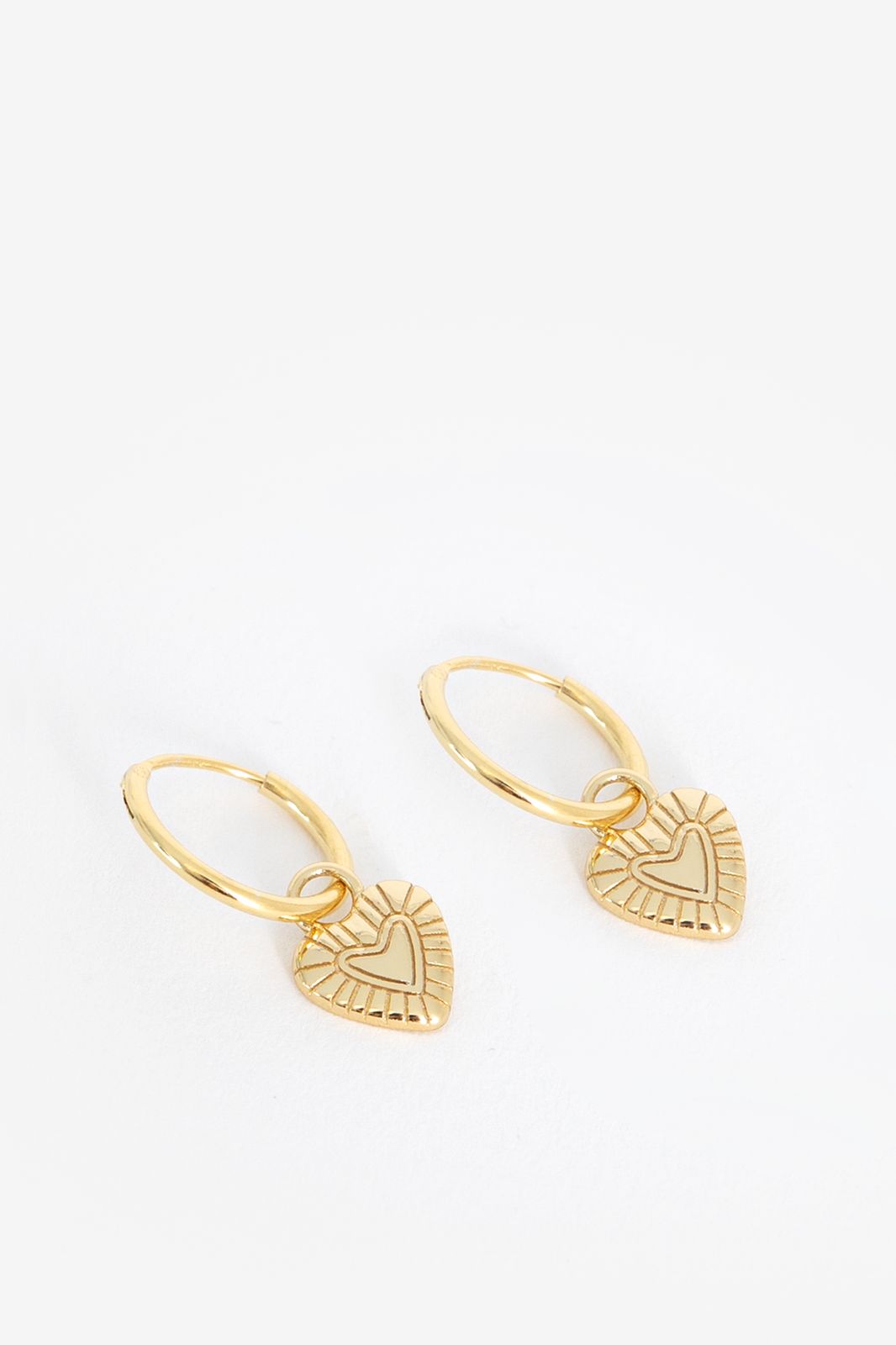 Boucles d’oreille plaqué or avec cœur
