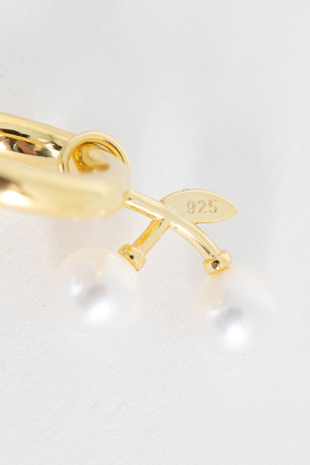 Boucles d'oreille plaqué or avec perles cerises