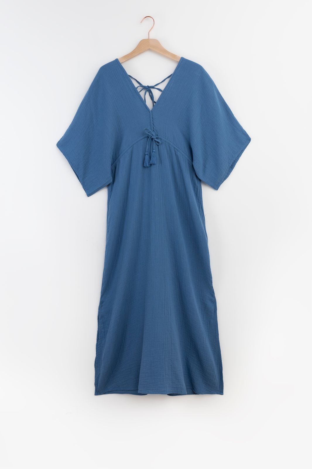 Blaues Maxi-Kleid mit V-Ausschnitt - blau