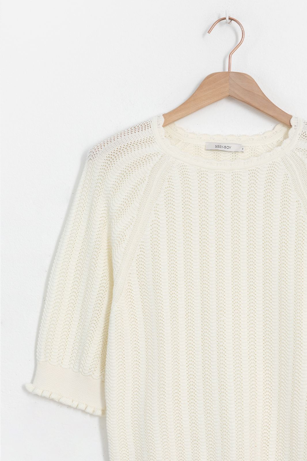 Pull tricoté avec des manches courtes - beige