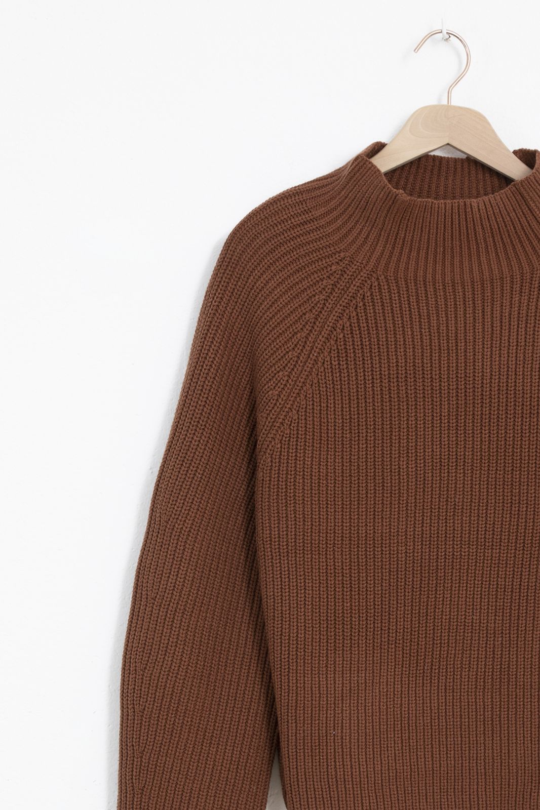 Pull tricot côtelé avec col montant - marron