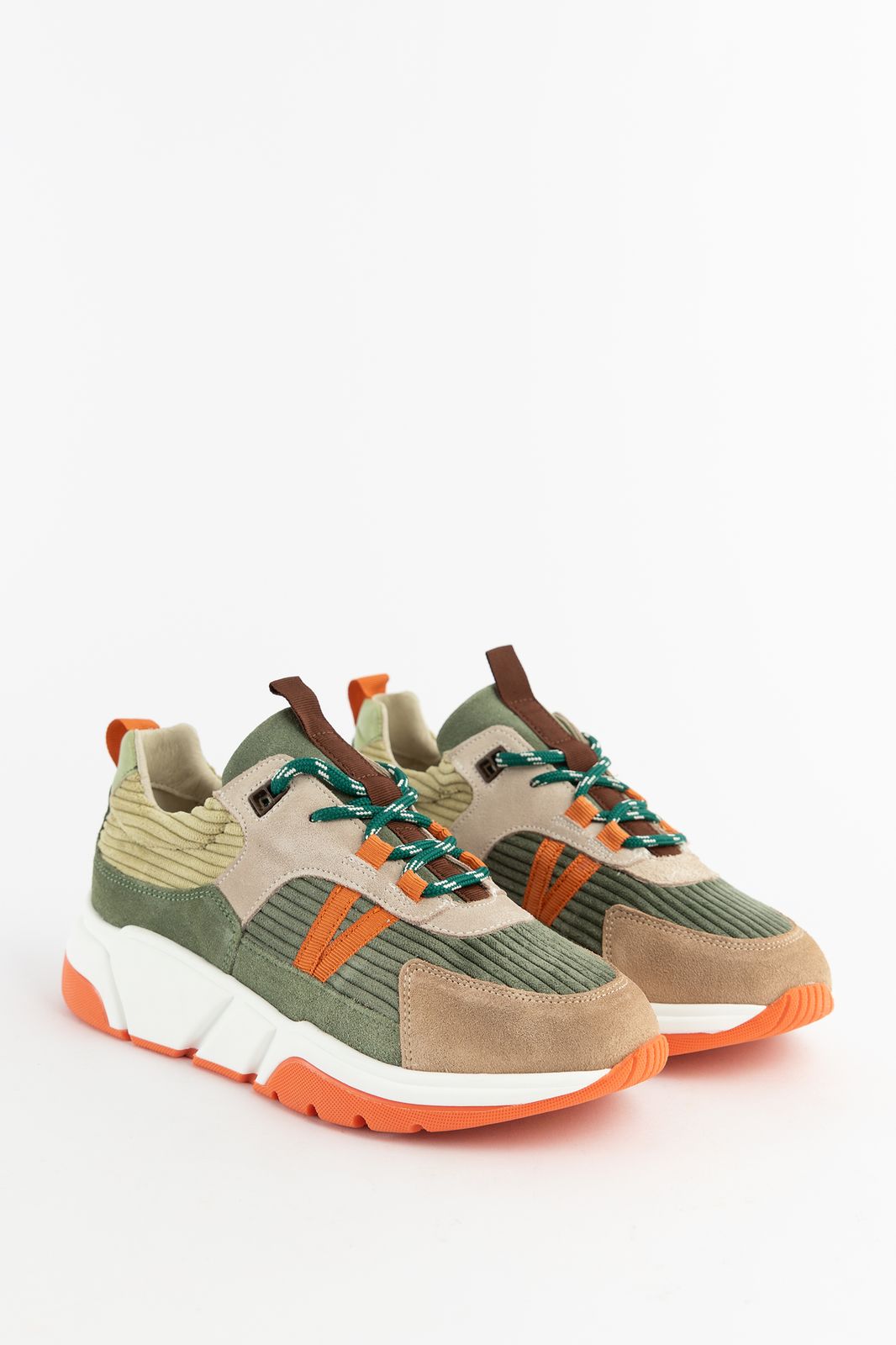 Basket en daim avec détails orange - multicolore