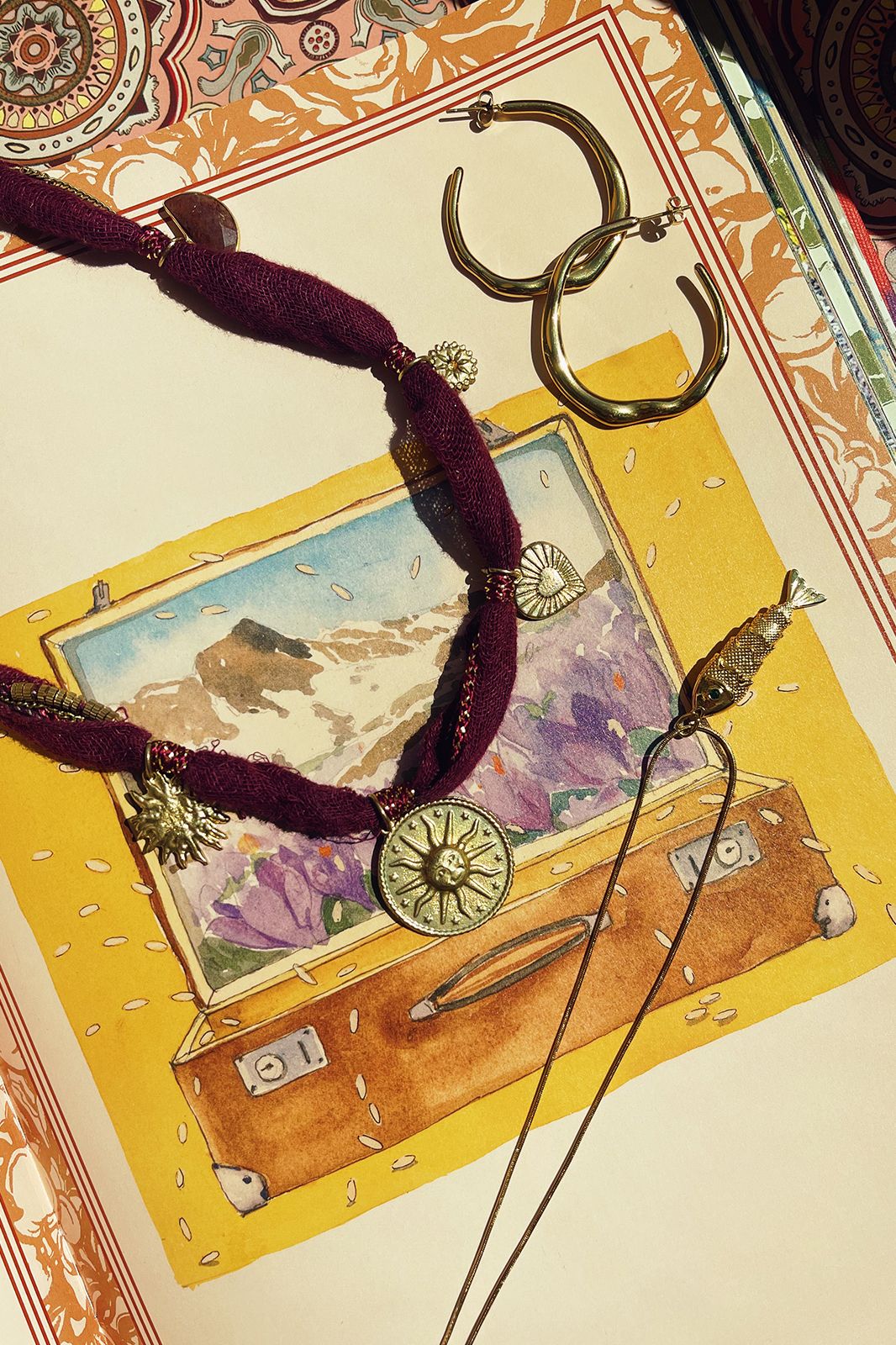 Collier cordon avec breloques - violet foncé