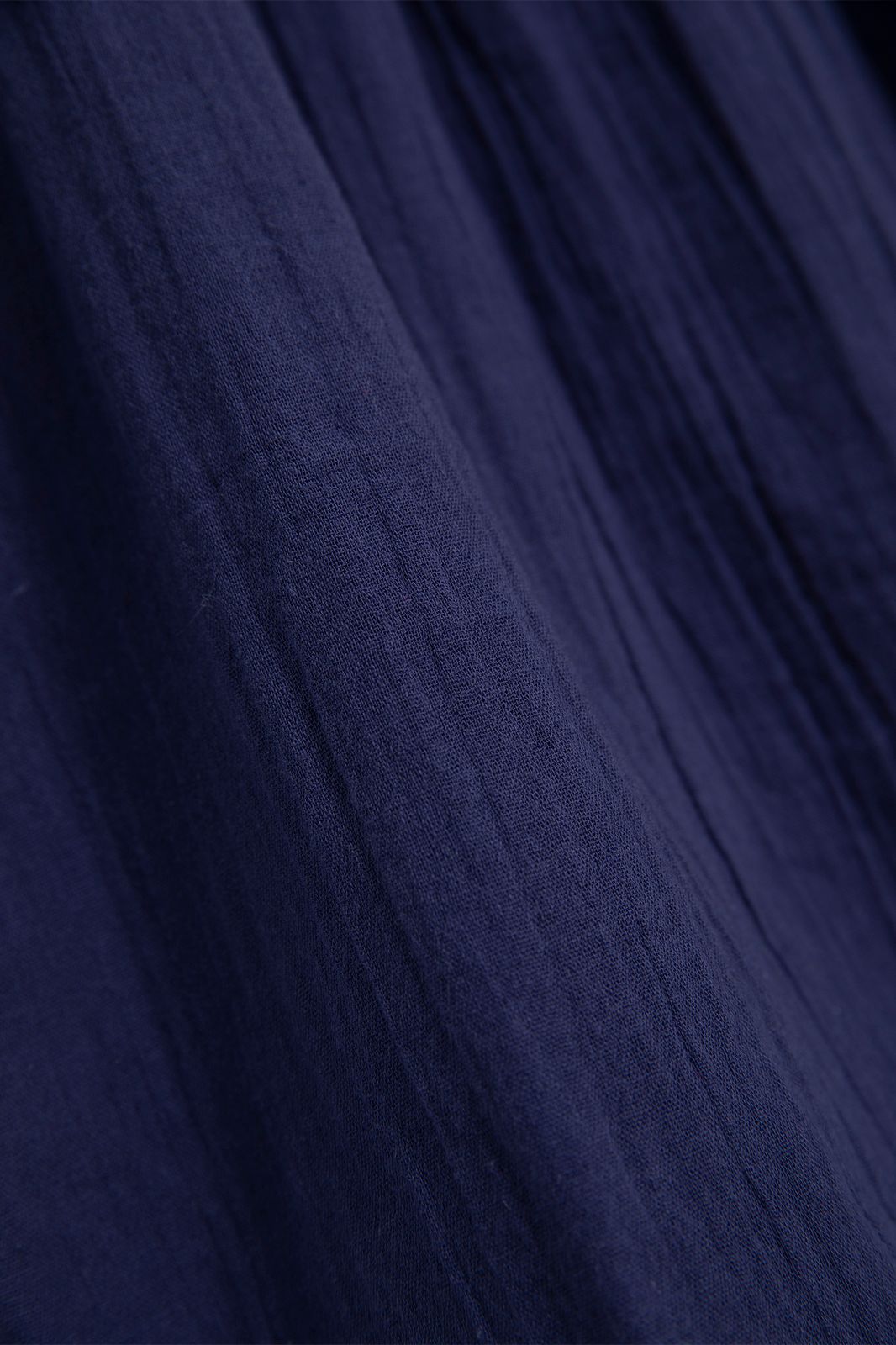 Donkerblauwe top met ruffle detail