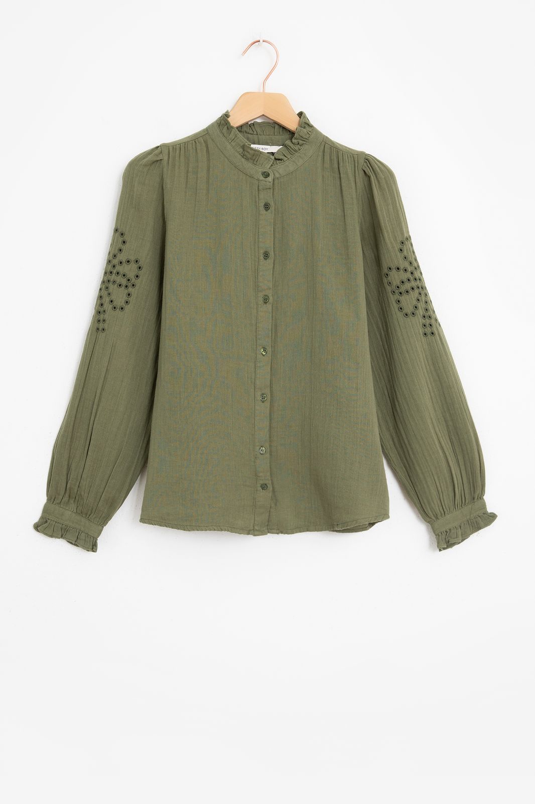 Donkergroene blouse met borduursel op de mouwen