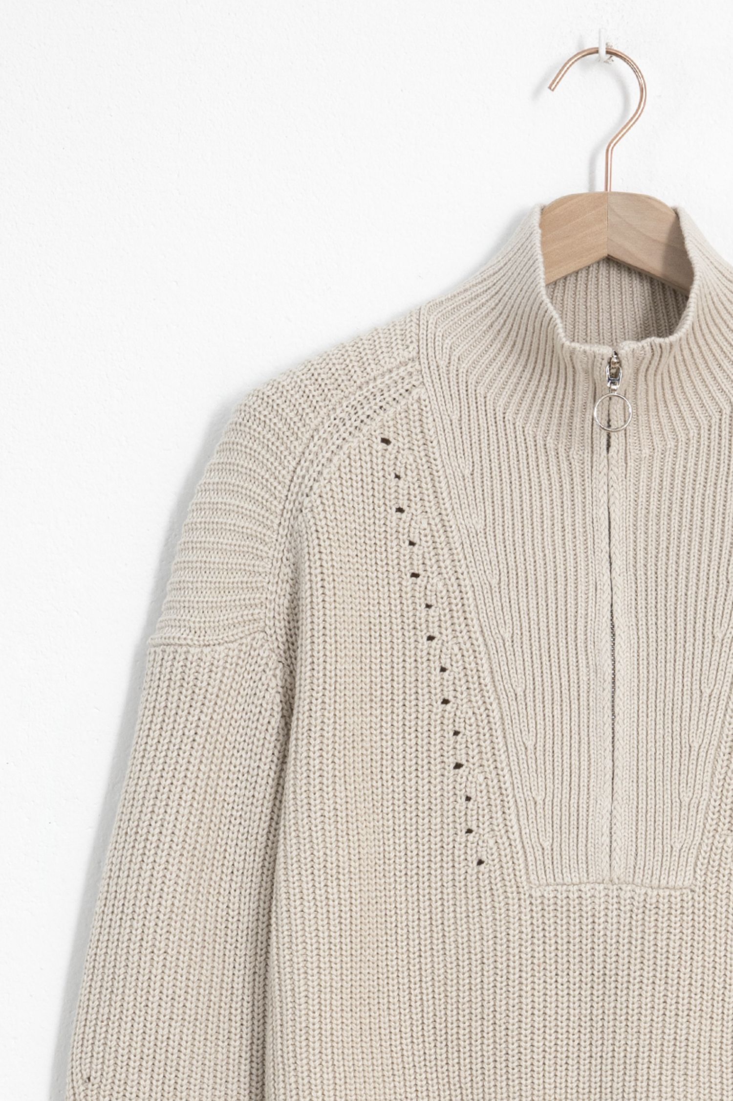 Sissy Boy Dames Kleding Truien & Vesten Truien Sweaters Beige sweater met ruffle details 