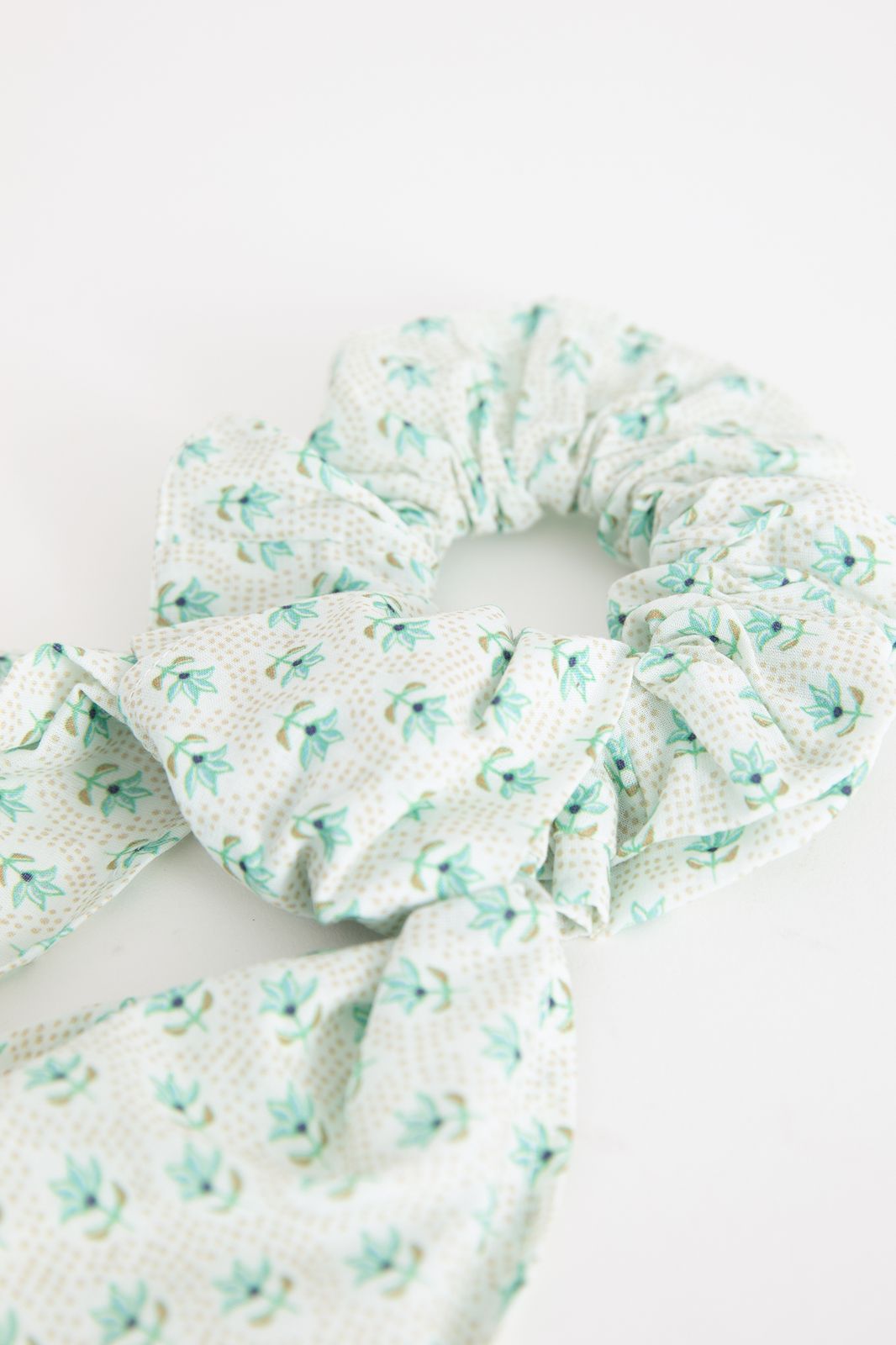 Lichtgroene scrunchie met sjaaltje en print - Dames | Sissy-Boy