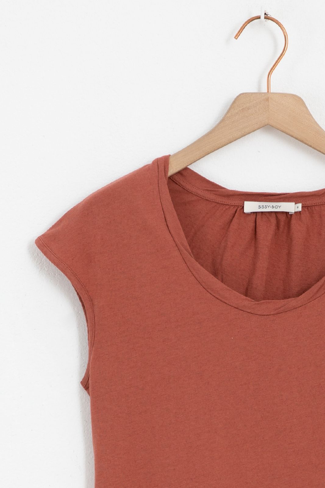 Rood basic T-shirt met gedraaide halslijn - Dames | Sissy-Boy