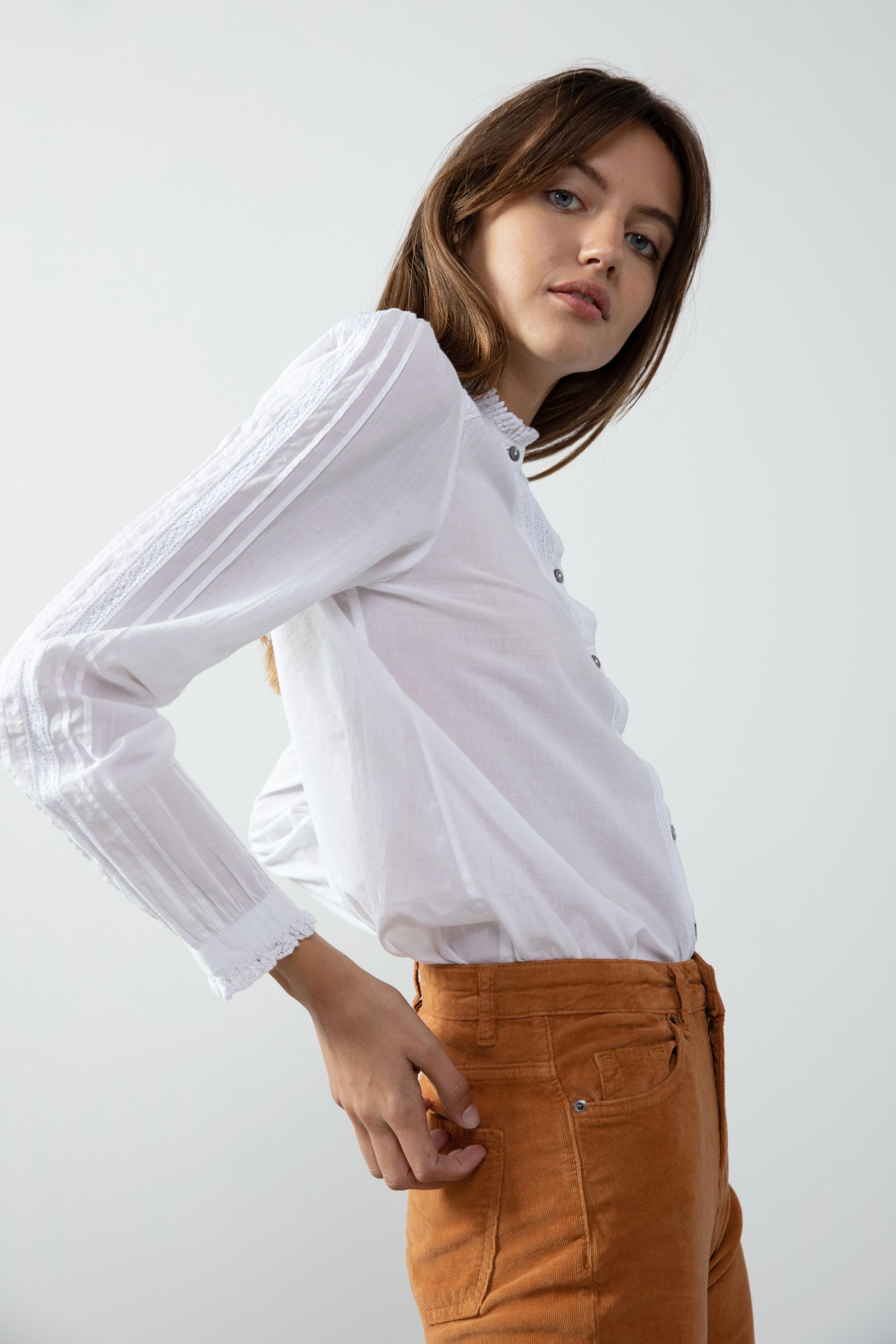 witte ruffle blouse