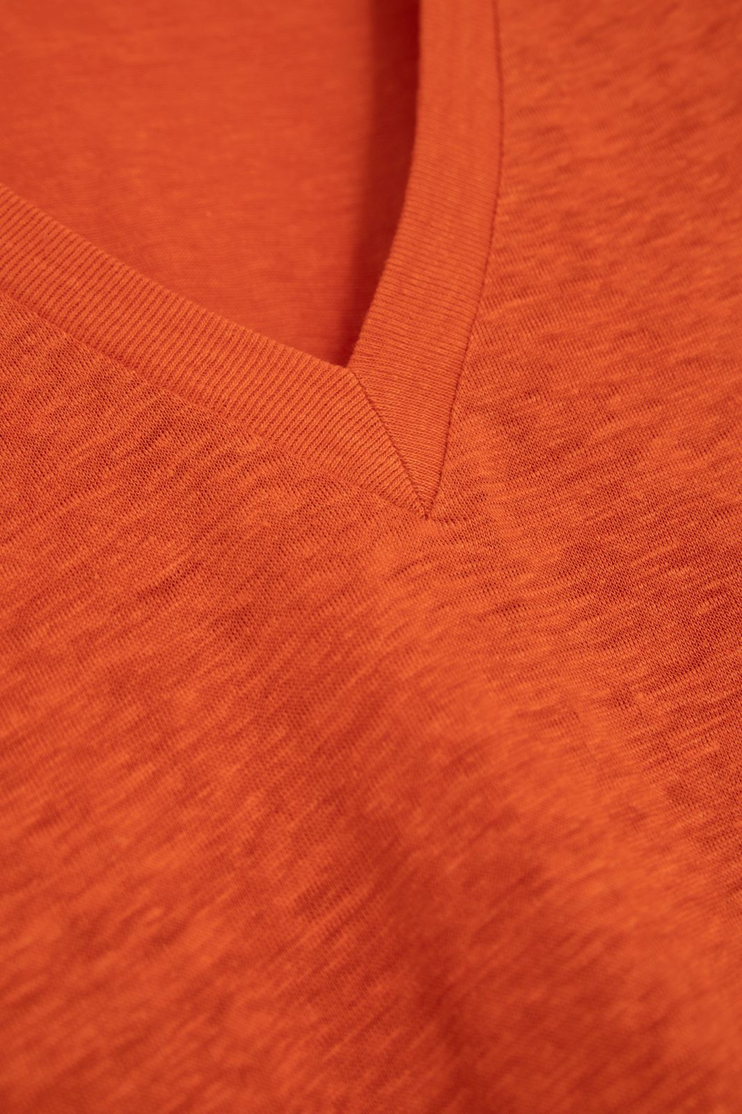 T-Shirt aus Leinen mit V-Ausschnitt - orange