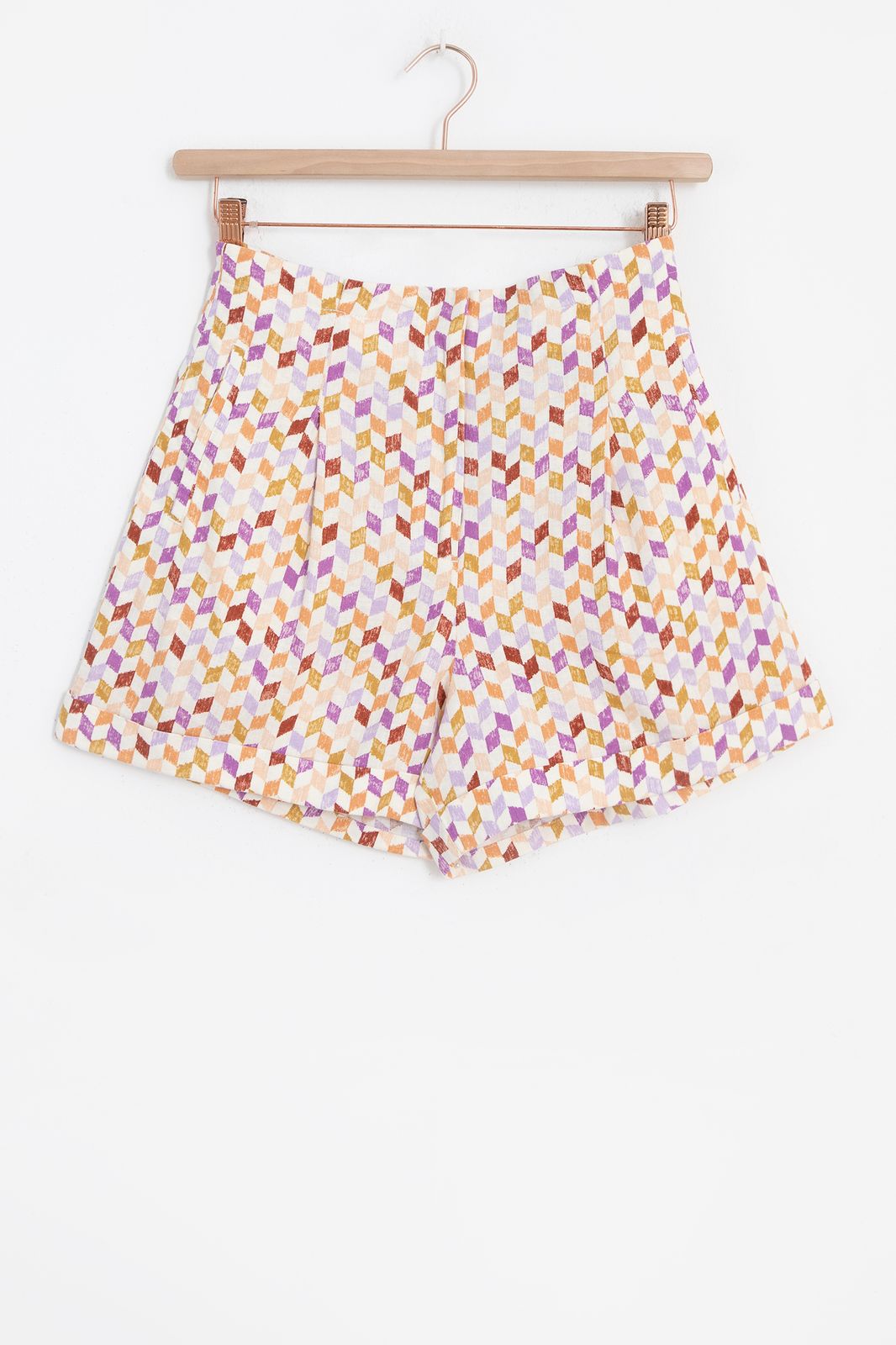 Shorts mit geometrischem Print - weiß