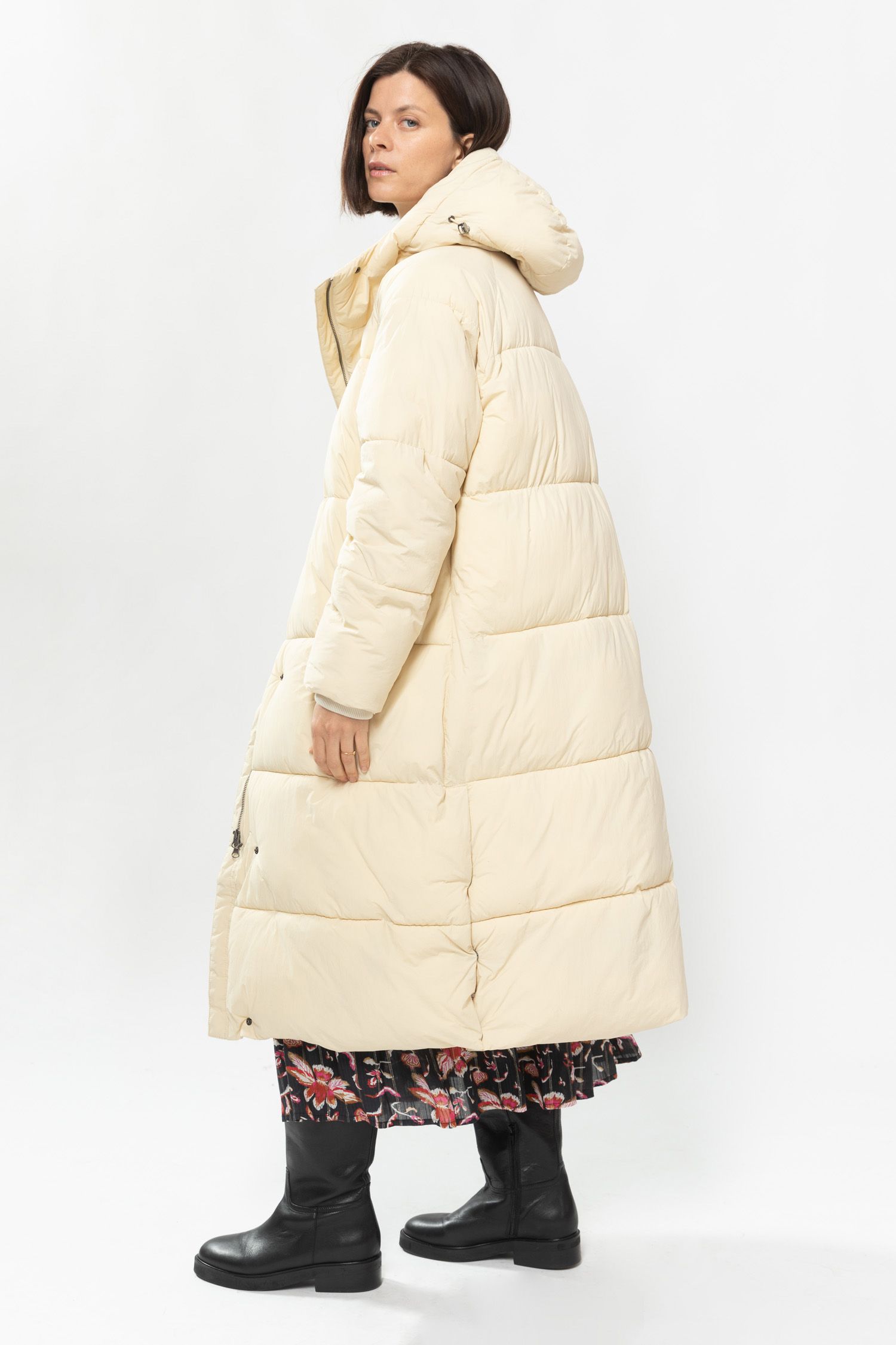 Lange beige puffer discount jas