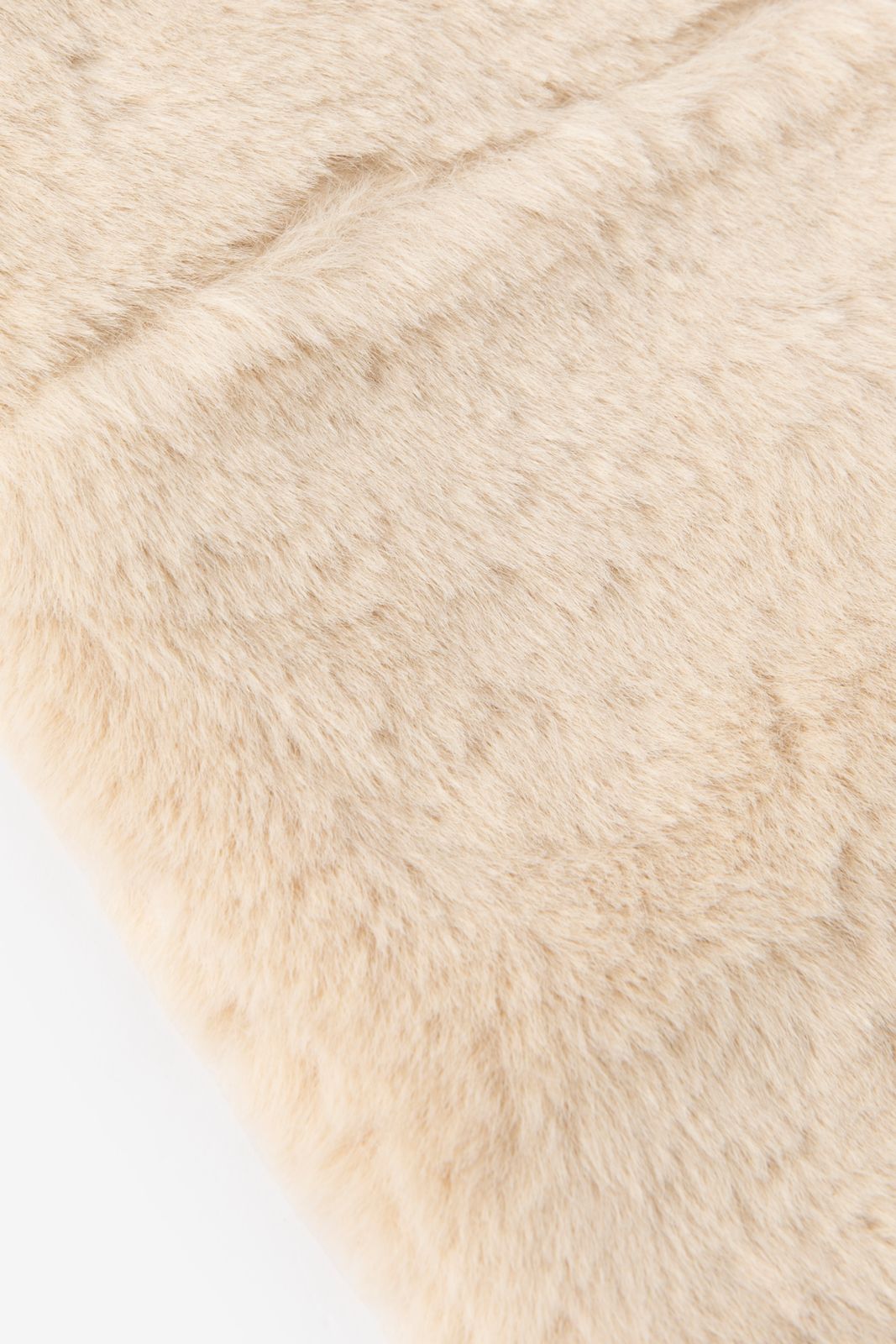 Beige fur wanten