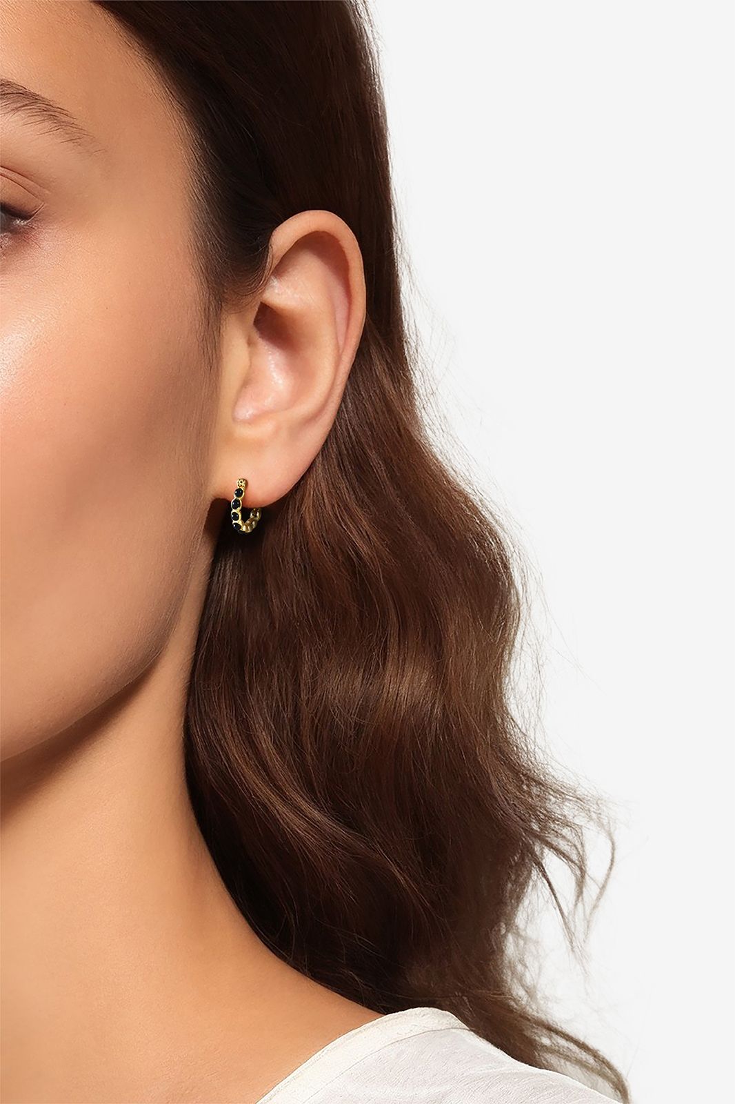 Ohrringe mit schwarzen Steinchen - goldfarben