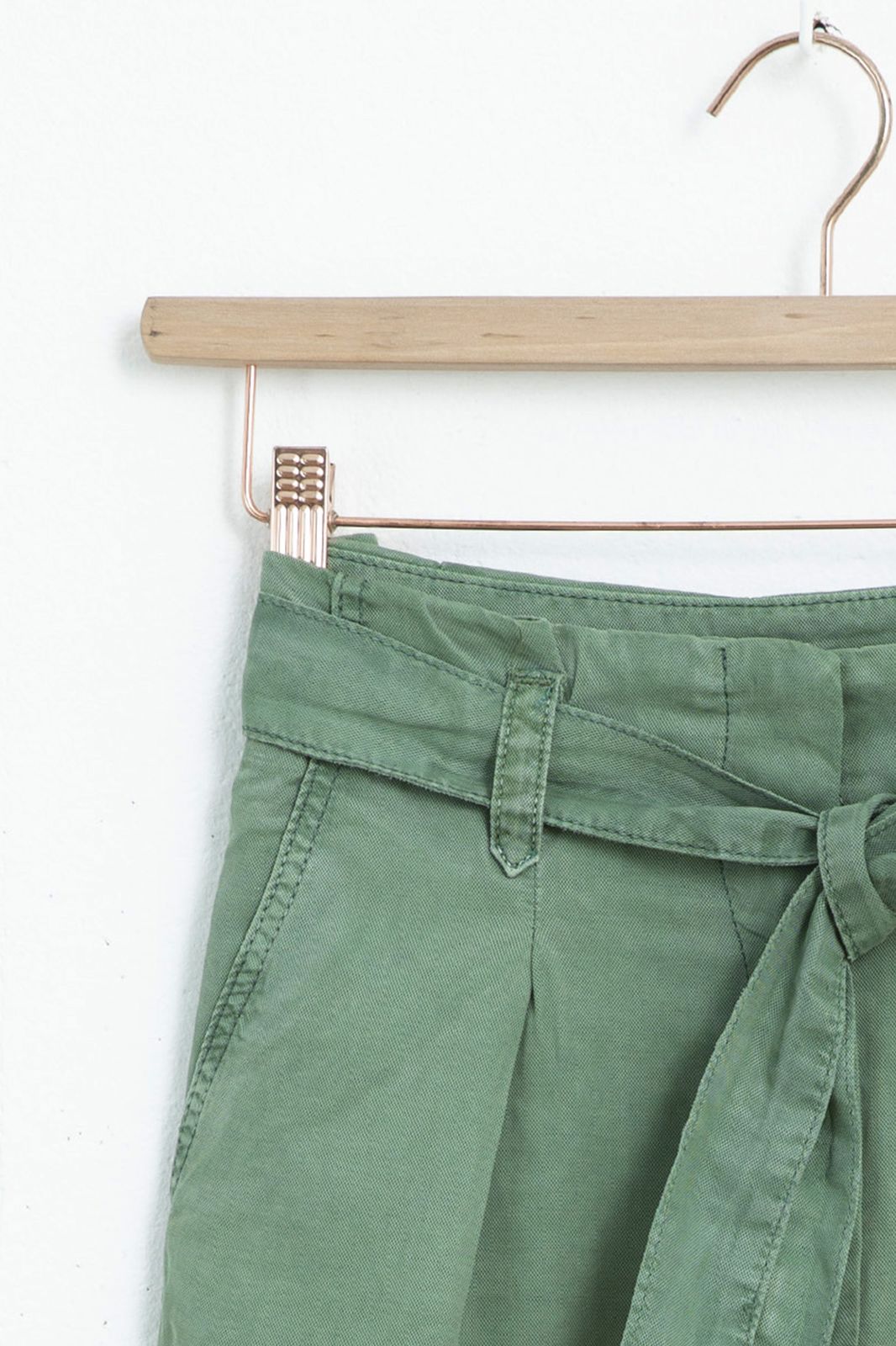 Paperbag-Shorts mit hoher Taille - grün