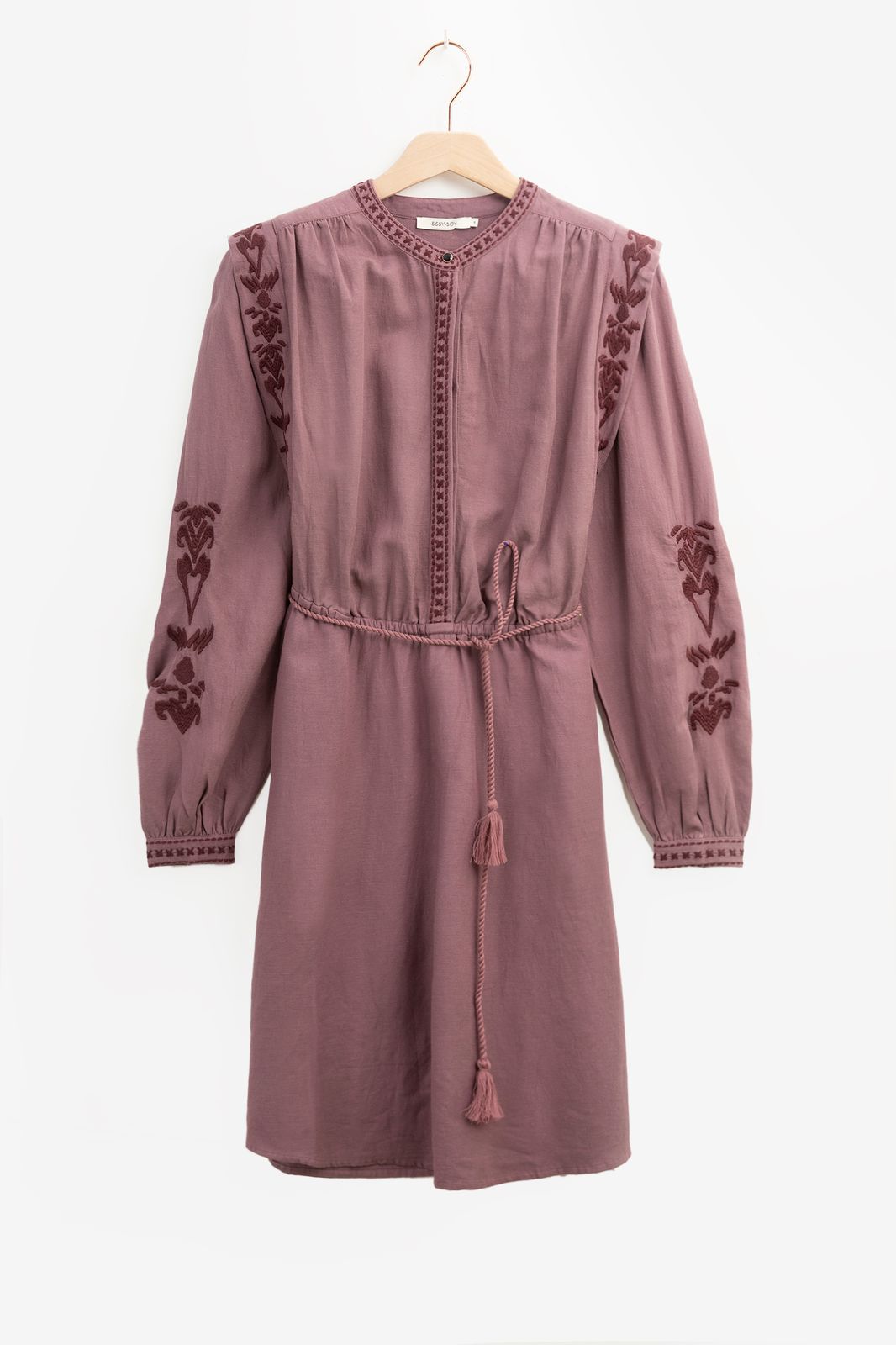 Vergrijsd paarse jurk met embroidery details