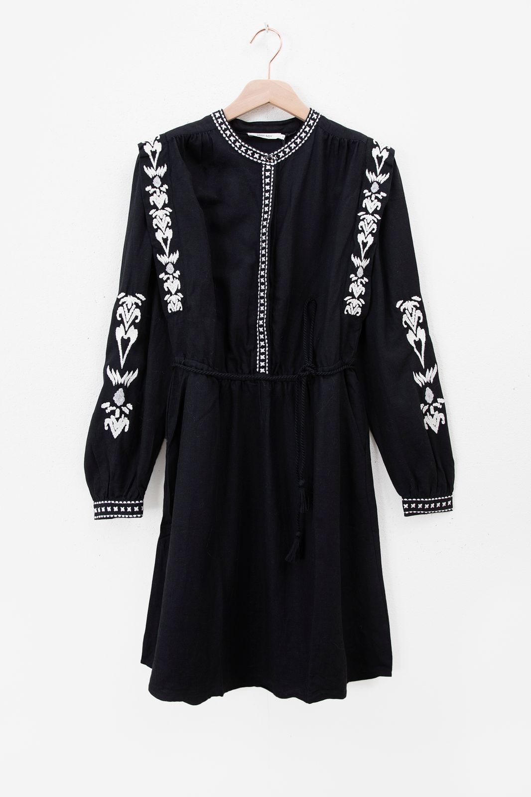 Zwarte jurk met embroidery details
