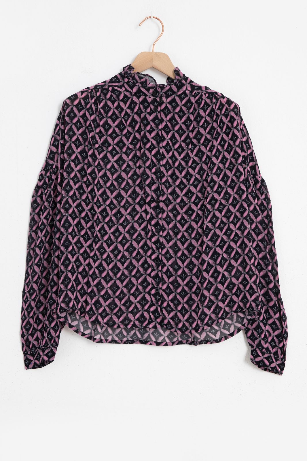 Bluse mit lila Print - schwarz