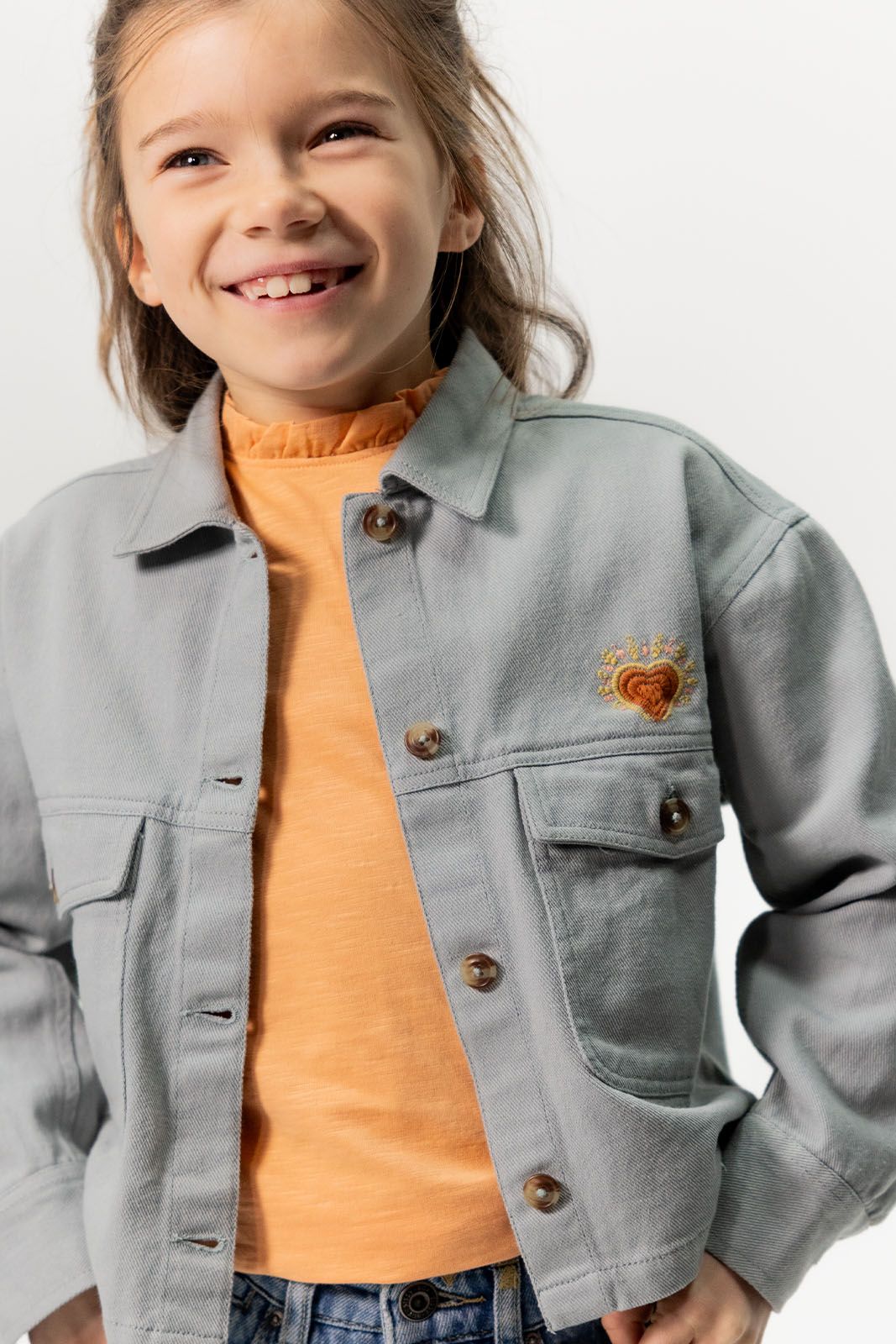 Veste en jean courte enfant sale