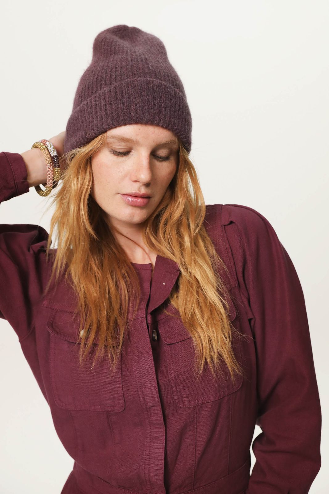 Bonnet tricoté en laine - violet foncé