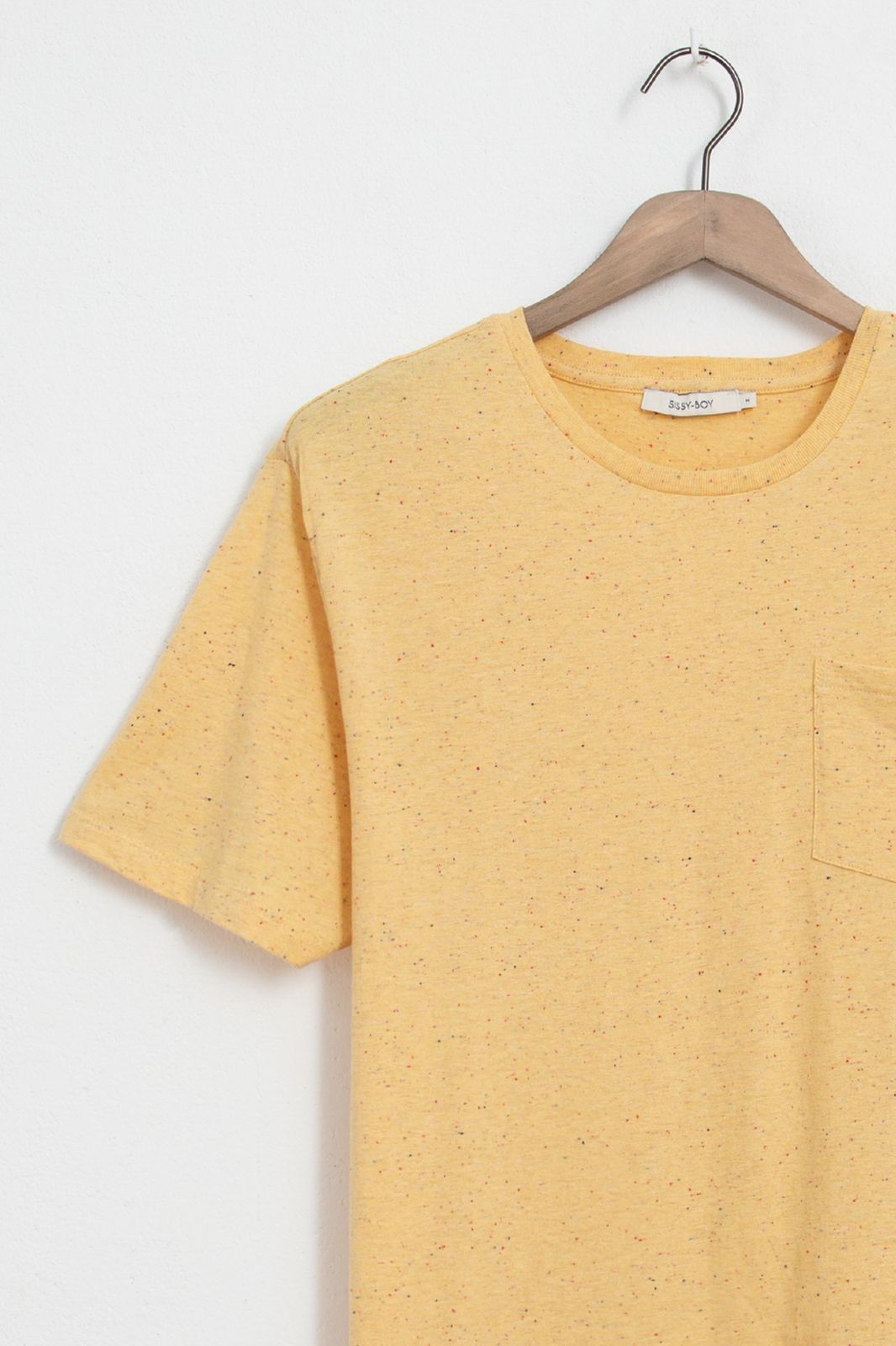T-Shirt mit Brusttasche und Knötchen - gelb