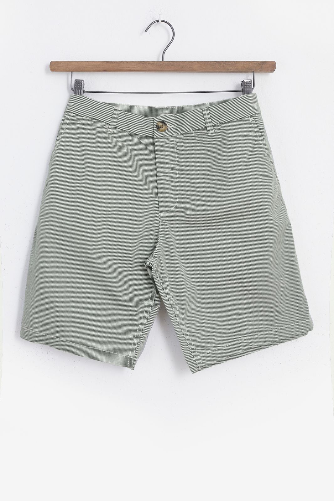 Gestreifte Chino-Shorts aus Baumwolle - grün