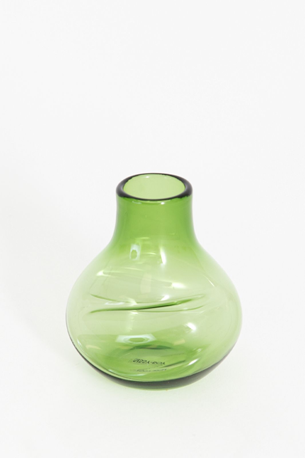 Groen vaasje van gerecycled glas