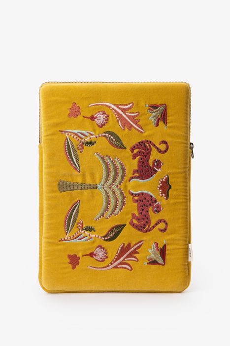 Donkergele velvet laptophoes met embroidery - Homeland | Sissy-Boy