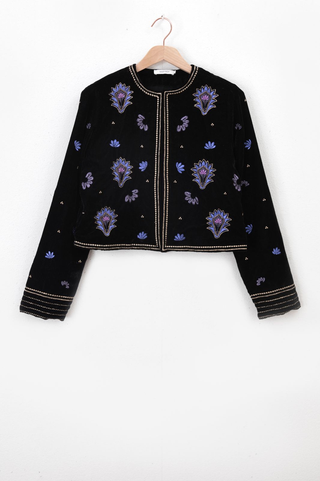 Zwart velvet jasje met embroidery details