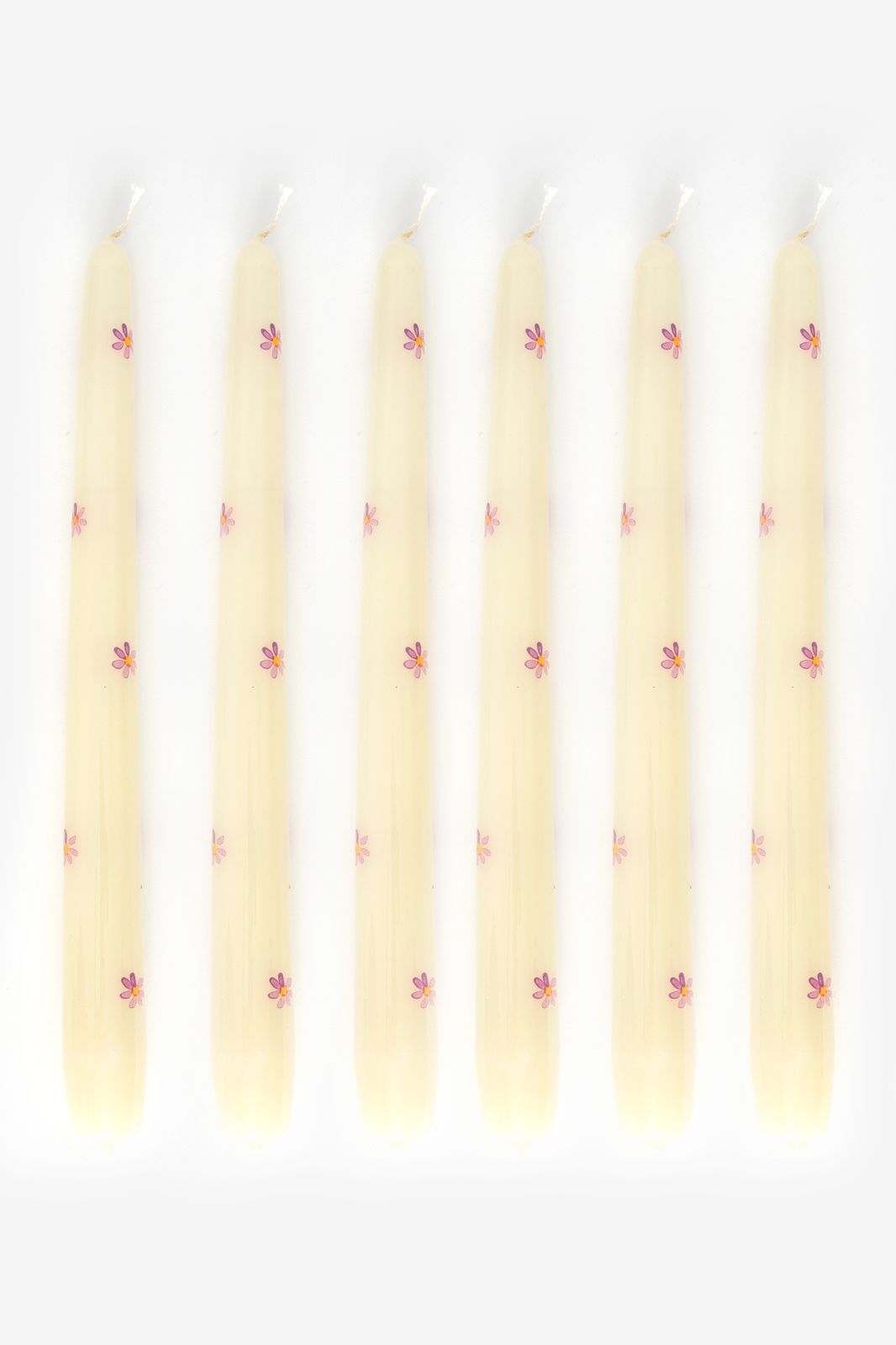 Witte dinerkaarsen met paarse madeliefjes 24,5 cm
