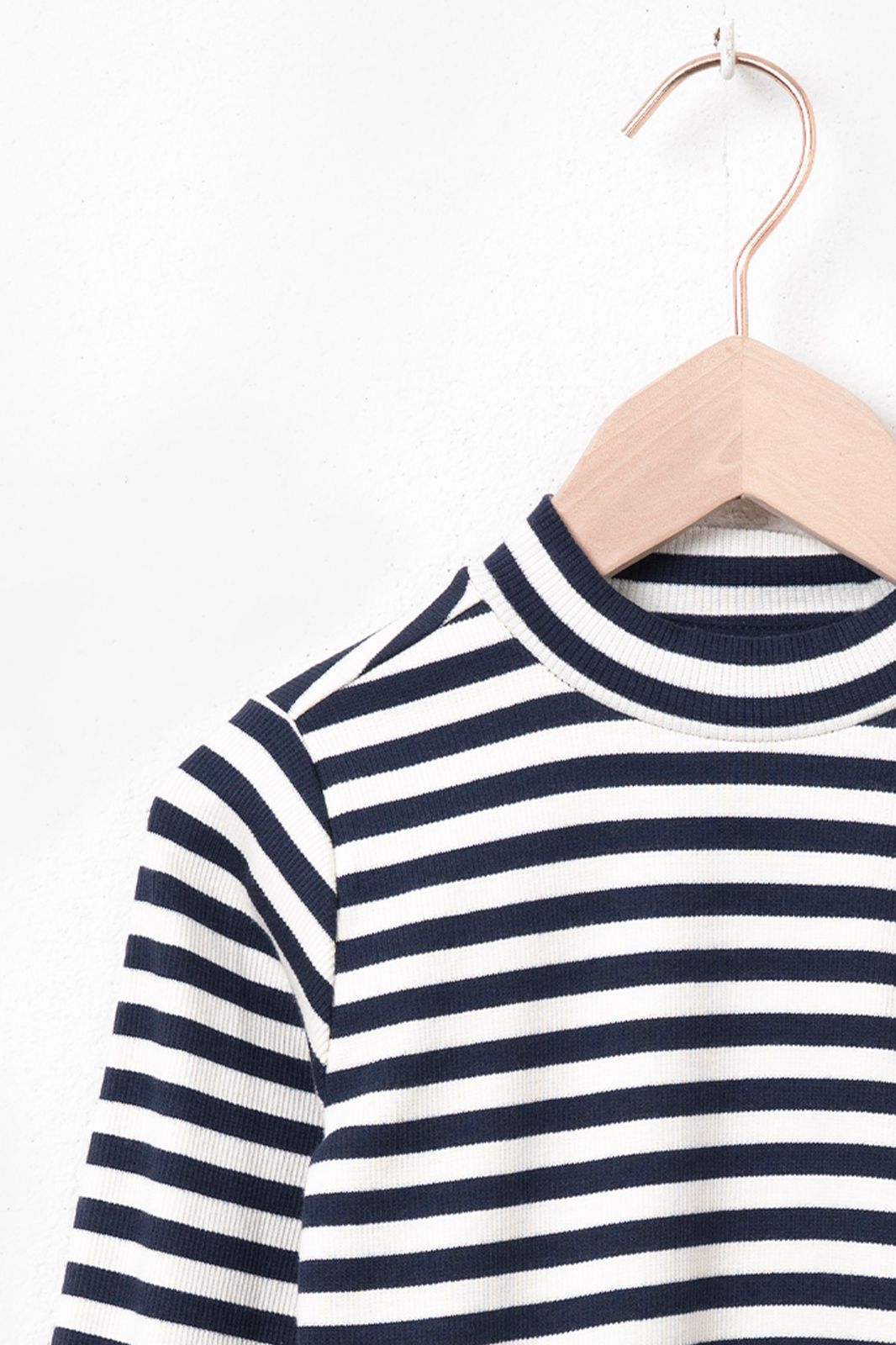Gestreiftes Langarmshirt mit Herz-Stickerei - dunkelblau