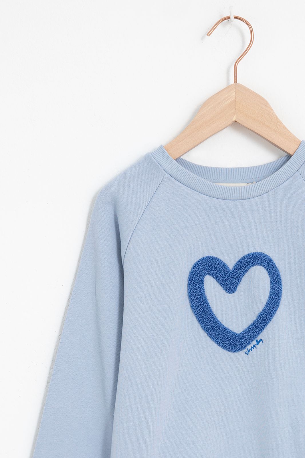 Sweater mit Herz-Print - hellblau