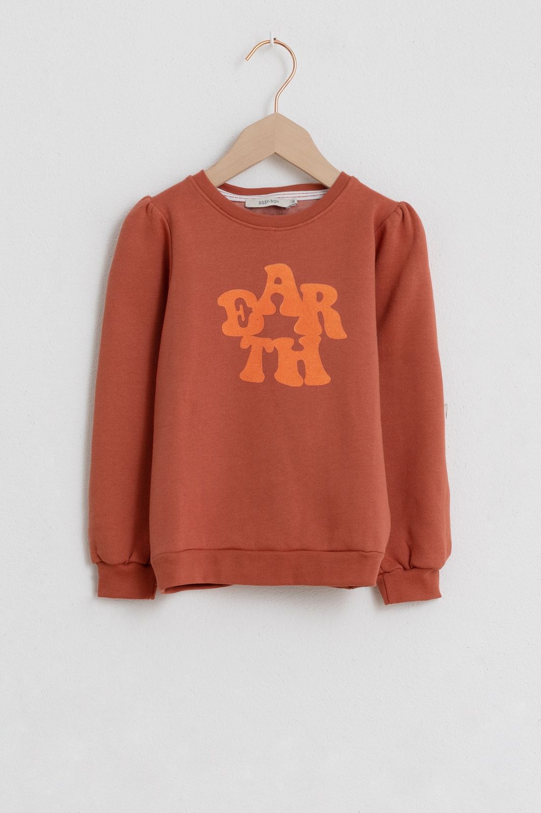 Orangefarbener Sweater mit Textaufdruck