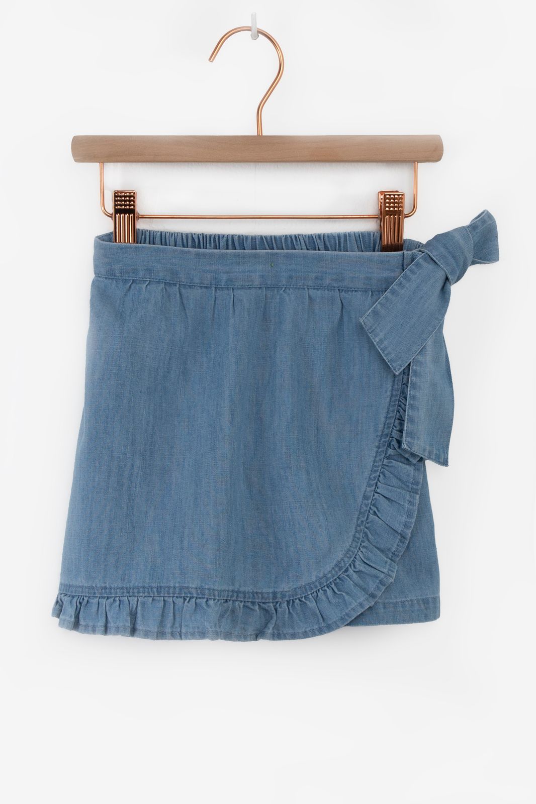 Jupe short effet portefeuille en denim avec volants