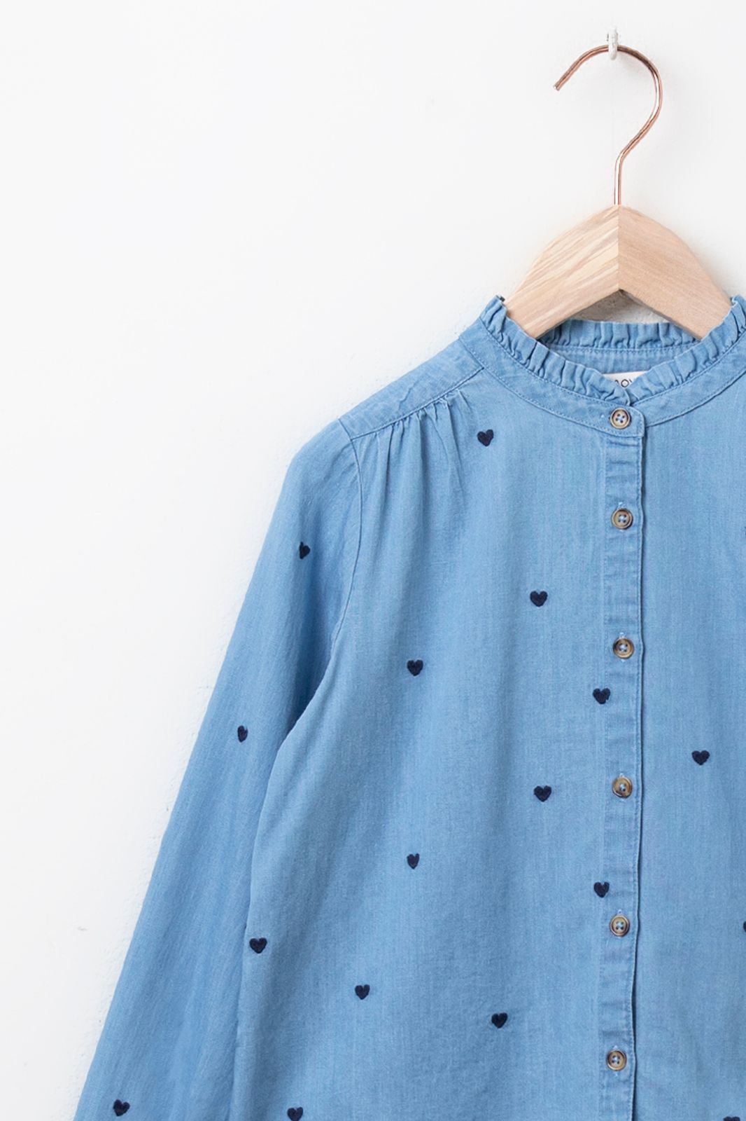 Lichtblauwe denim blouse met hartjes embroidery