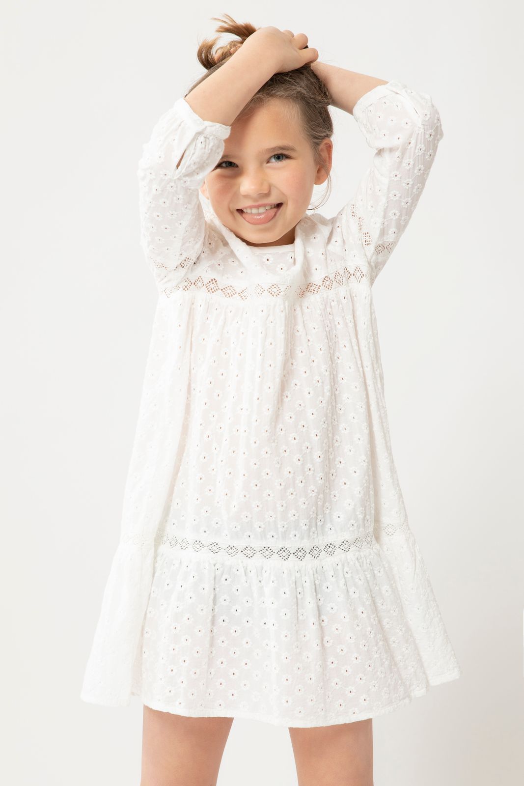 Eerbetoon ten tweede bloem Witte broderie anglaise jurk met lange mouw - Kids | Sissy-Boy
