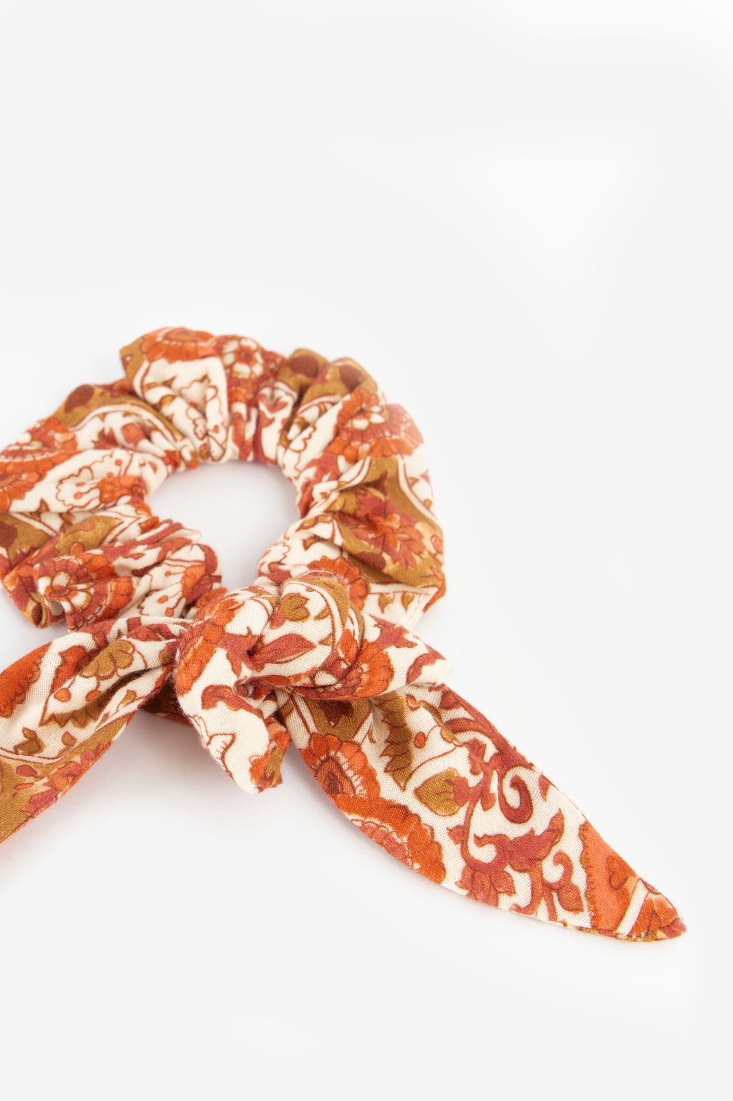 Gemusterter Scrunchie mit Schleife - mehrfarbig