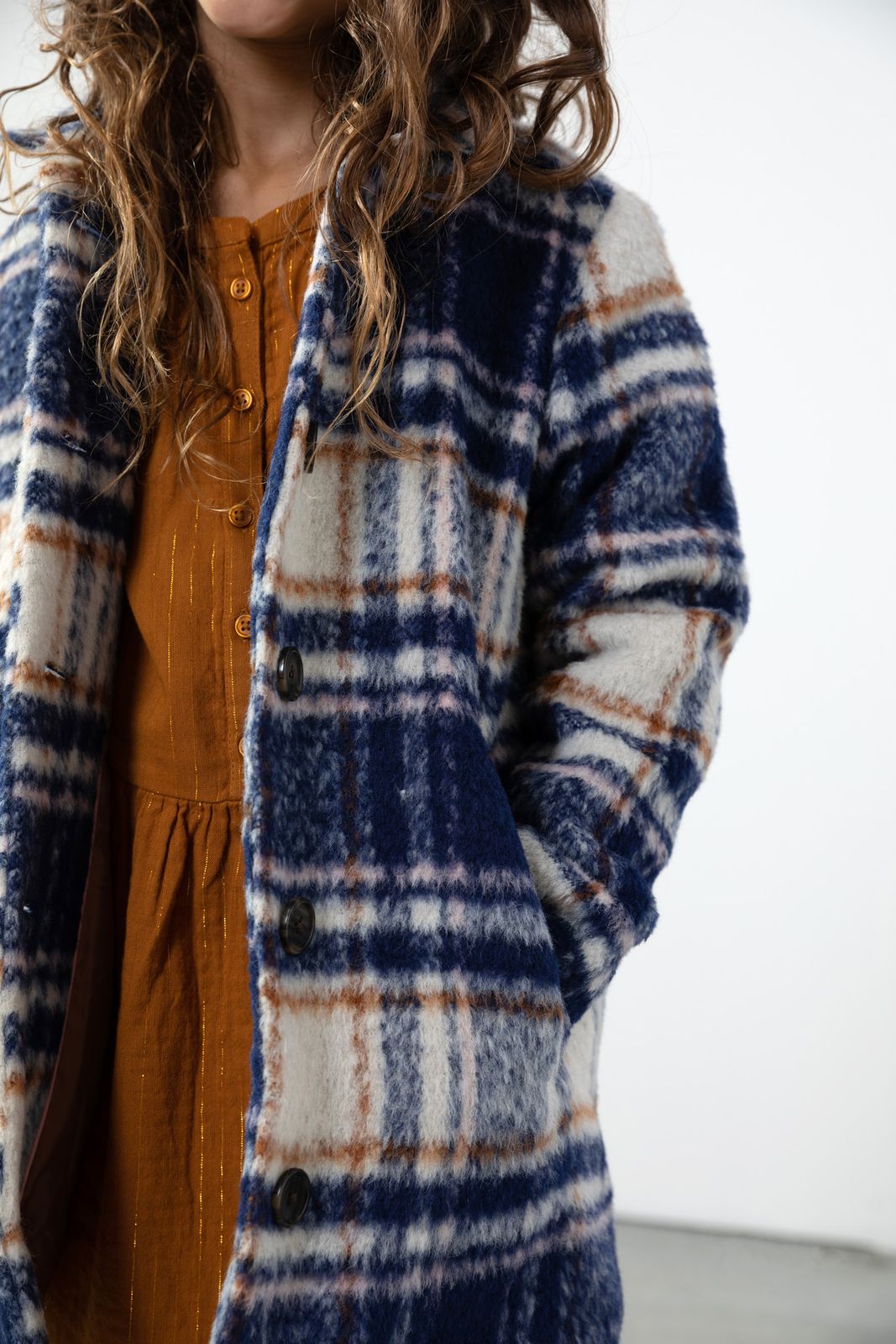 Blaue Jacke mit Karo